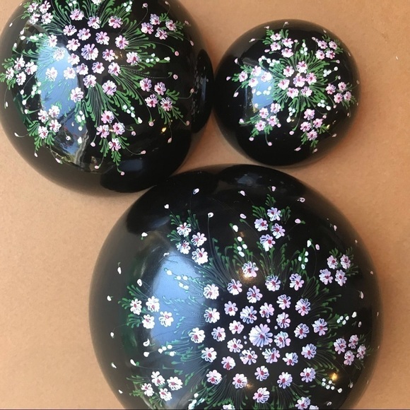Vintage Black lacquer Nesting Boxes, Hand Painted, Set of Three - Picture 4 of 12